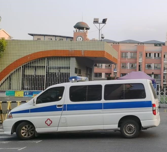 凯里救护车出租护送骨折病人一公里多少钱